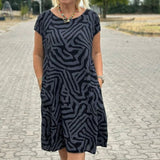 Aria | Vestido Midi com Estampa Abstrata – Corte Relaxado com Bolsos