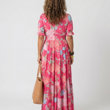 Ione | Vestido Midi Floral com Mangas Curtas e Decote em V