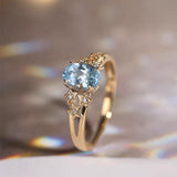 Anel exclusivo em ouro com cristal azul