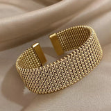 Pulseira de rede elegante com design aberto