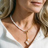 Colar elegante com pérolas