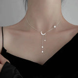 Colar elegante de prata com lua e estrelas