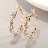 Elegantes Brincos em Acabamento Dourado