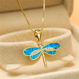 Colar de ouro com uma joia e opala