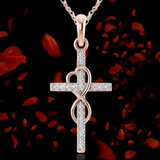 Colar com pendente em forma de cruz feito de liga de diamante