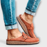 Mocassins ortopédicos femininos com fivela decorativa