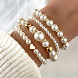 Conjunto de elegantes pulseiras de coração com pérolas