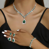Conjunto com três joias para a noiva