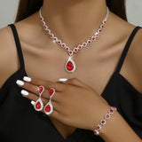 Conjunto com três joias para a noiva