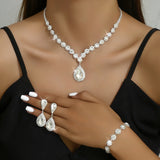 Conjunto com três joias para a noiva
