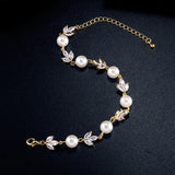 Pulseira vintage com pérolas e folhas douradas