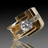 Anel irregular vintage em ouro com zircão
