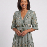 Evadne | Vestido Maxi Bordado com Decote em V