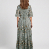 Evadne | Vestido Maxi Bordado com Decote em V