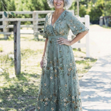 Evadne | Vestido Maxi Bordado com Decote em V